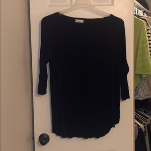 High low black quarter length shirt